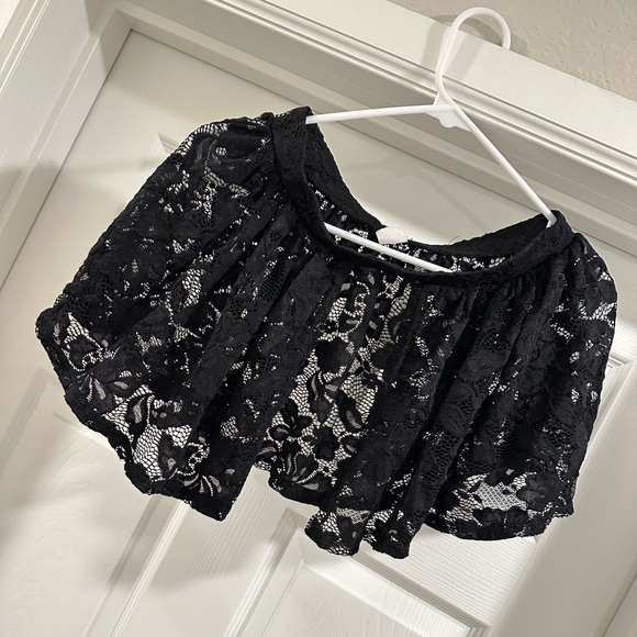 Open front lace skirt - Picture 2 of 4